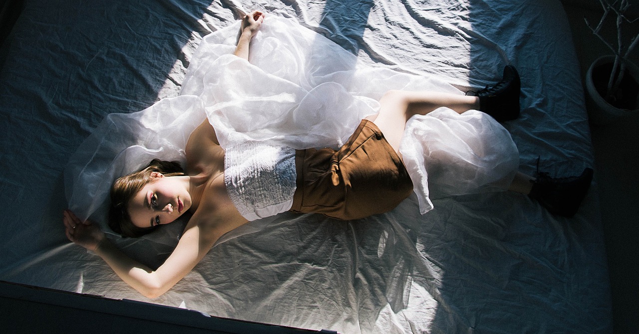 五月女明星遭遇强制事件,深度探讨与反思