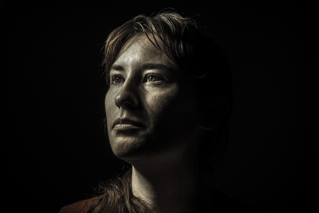 五月韩国电影隔壁的女人,细腻情感与深刻洞察的邻里故事